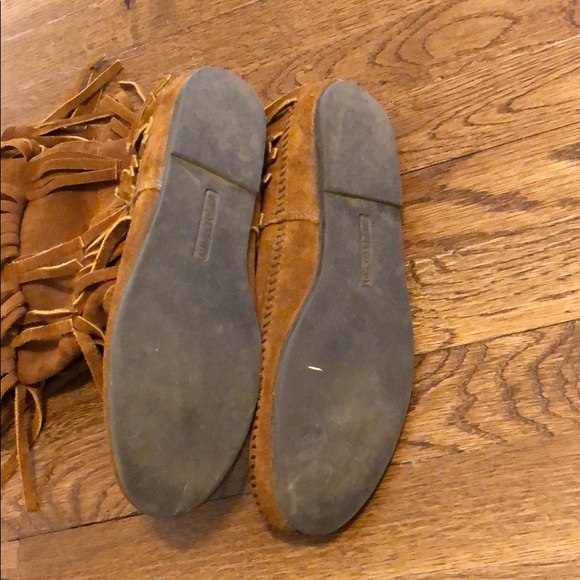 Minnetonka 3- layer suede fringe boot - Picture 2 of 2